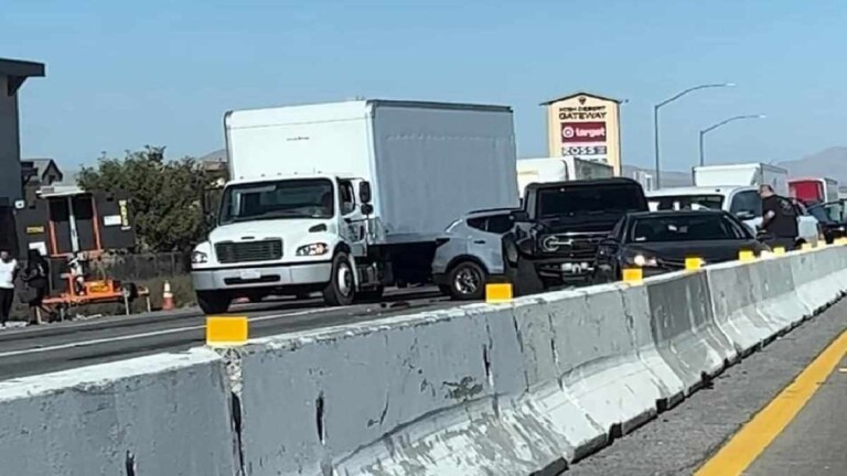 Multiple Vehicle Crash causes Major Traffic Jam on Southbound I-15 S in ...